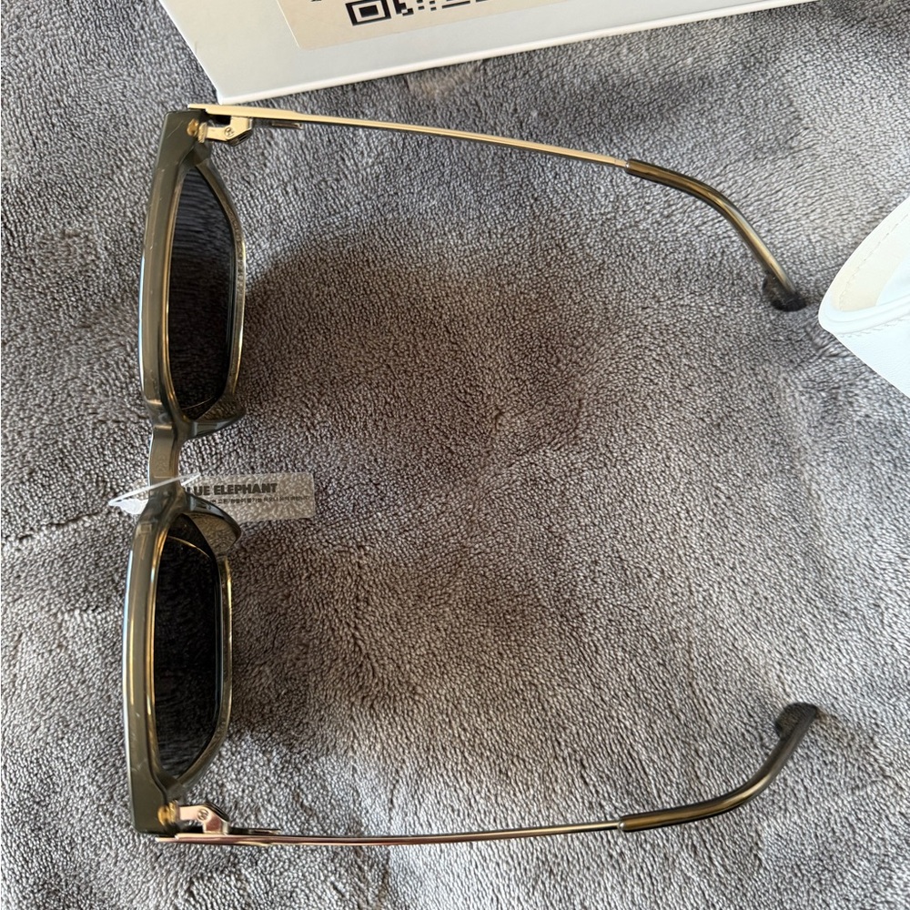 Blue Elephant Khaki Becky Sunglasses - Picture 3 of 6